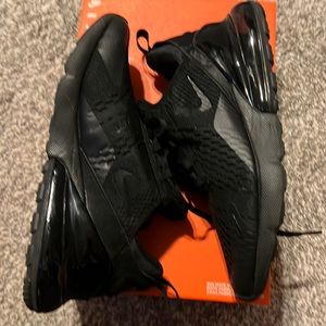 Nike men’s air270 in 8.5
